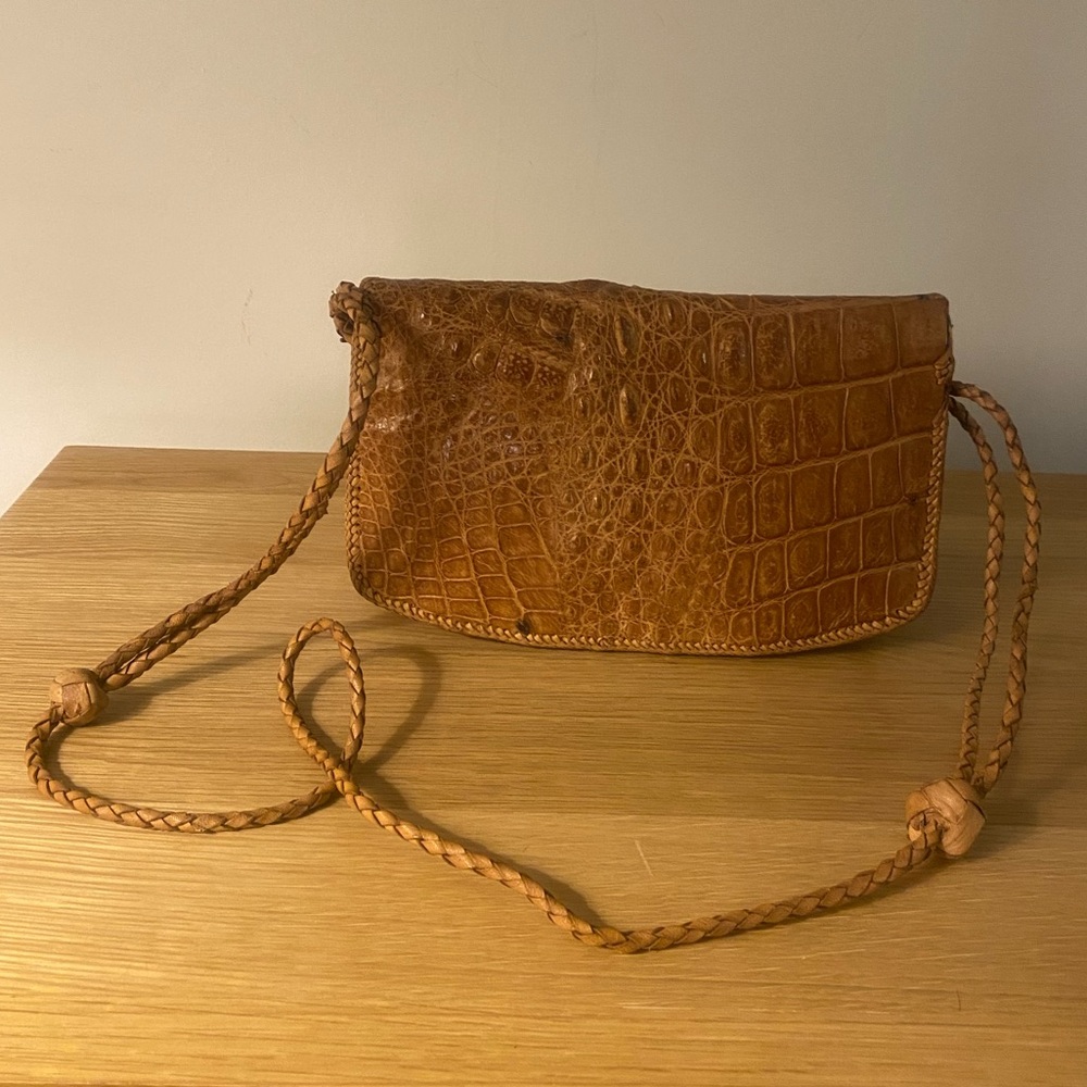 Elegant Tan Crocodile Shoulder Bag